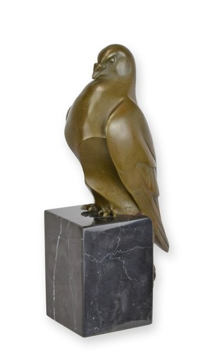 Una scultura bronzo - una,