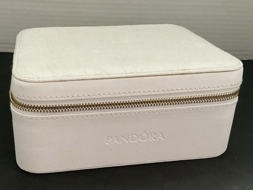 Pandora bianco floreale