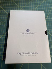 Set monete prova base Regno Carlo III definitive 2023 compreso salmone 50p