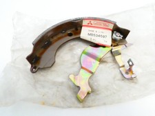 per mitsubishi colt lancer 85 92 ganascia tamburo freno destra a mano mb534597