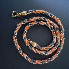 COLLANA CORALLO ROSA TUBETTI, EMATITE E PERLE COLOR ORO PICCOLO TORCHON 