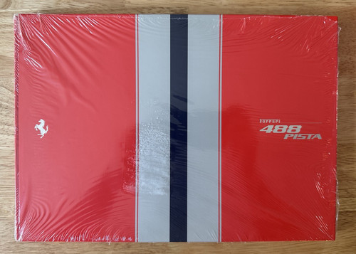 Libro brochure rigido - , ferrari