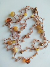 COLLANA FATTA A MANO ALL'UNCINETTO CON CRISTALLI COLORE BIANCO GIALLO E AMBRA