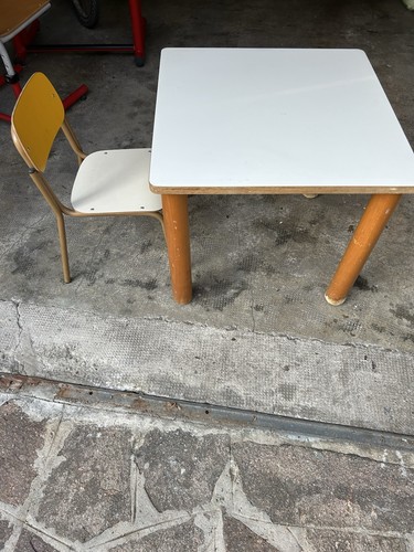 Tavolino per bambini con - tavolino,