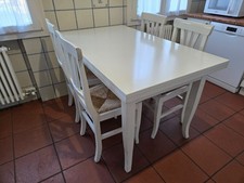 Tavolo bianco in legno