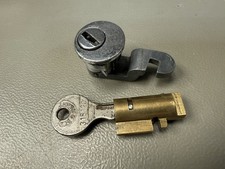 Kit Chiave Portaoggetti Bloccasterzo NEIMAN Vespa 90ss 50ss Sprint 50 90 SS #153