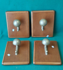 APPENDIABITI ATTACCAPANNI DA PARETE 4 POMOLI BASI IN LEGNO VINTAGE ANNI 70. BM82