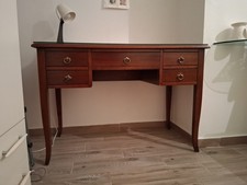 scrivania usata ottimo stato.sopra piano vetro . .Ritiro carico acquirente 