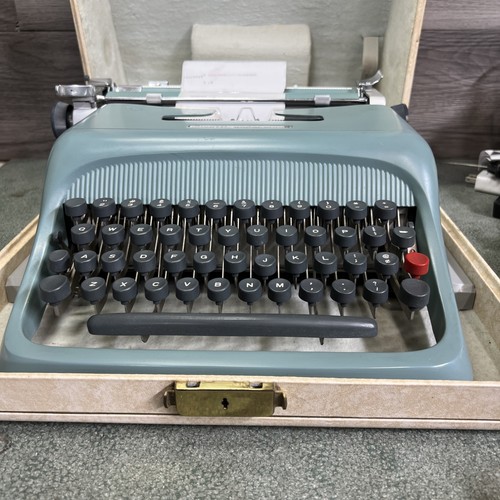 Vintage working blue olivetti - blue,