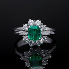 Anello con diamanti smeraldo