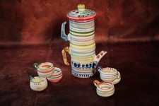 Caffettiera con tazze decoro