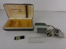 vecchio rasoio elettrico da viaggio SUNBEAM GT10 110 220 volt NON FUNZIONANTE di
