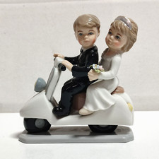 Coppia Di Sposi su Motorino Bomboniera In Porcellana Con Smalto Luccicante Navel