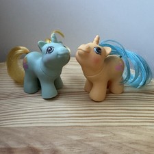 Castello di sabbia e pale