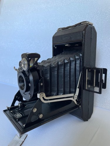 Macchina fotografica - , a