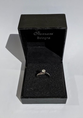 Anello solitario oro 18kt