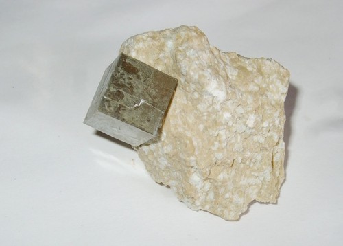 Minerali grezzi - -,