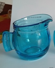 4 Bicchieri blue in vetro pressato. Vintage. Anni 50. H cm 7. Diametro cm 8.