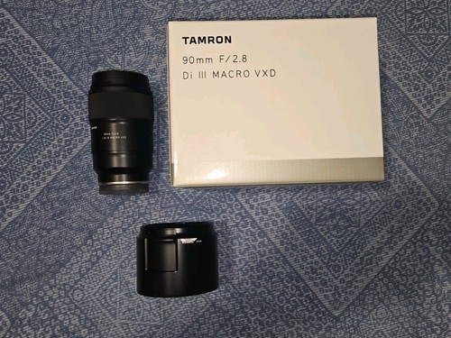 Tamron 90mm di iii - f/2.8,
