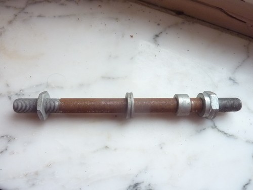 Nos ancien axe roue - ancien, moto