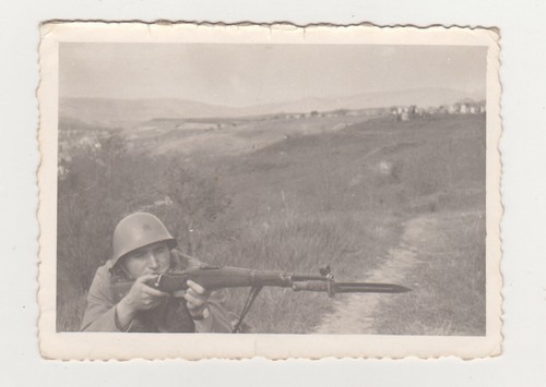 Bel ragazzo soldato militare