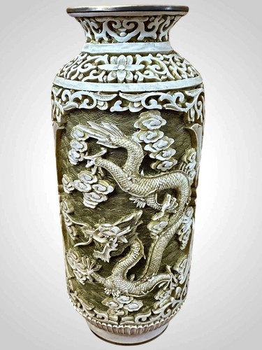 Vecchio vaso laccato cinabro