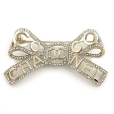 CHANEL Spilla Marca Coco Fiocco Nastro Logo Strass Metallo