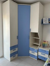Armadio da ragazzo con comodino e rete