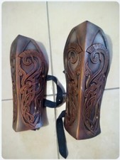 Bracciali LARP in foam praticamente nuovi. Stile medieval fantasy. 