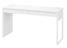 scrivania IKEA bianca con cassetti