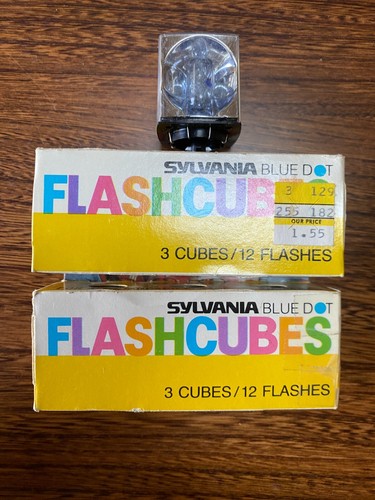 Vintage blue dot flash - flash, cubes