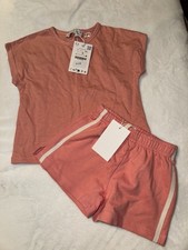 set pantaloncini e camicia