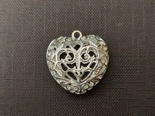 Ciondolo argentato a forma di cuore