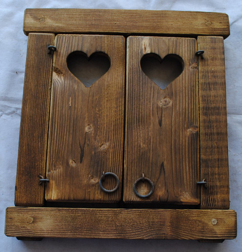 Finestra legno con grata - in,