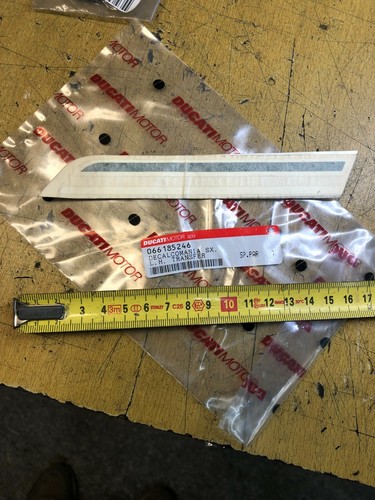 Autocollant coté gauche - coté,