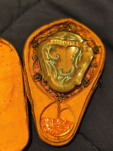 Relic reliquary reliquia - relic,