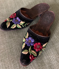 ANTICHI ZOCCOLI RICAMATI