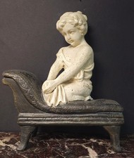 Scultura in terracotta Figura femminile seduta Statua vintage firmata primi '900