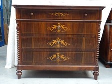 Cassettone in noce intarsiato