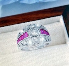 ANELLO ENGAGEMENT FASCIA IN ORO BIANCO 18 KT. TIT. 750 CON RUBINI E BRILLANTI.