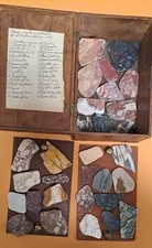 Collezione di 30 frammenti di marmi, porfidi e alabastri di estrazione antica.