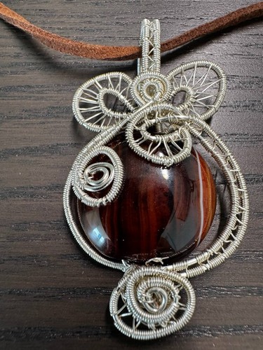 Collana con ciondolo - , avvolto