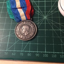 ? medaglia ai reduci e veterani guardia d’onore alle tombe dei re