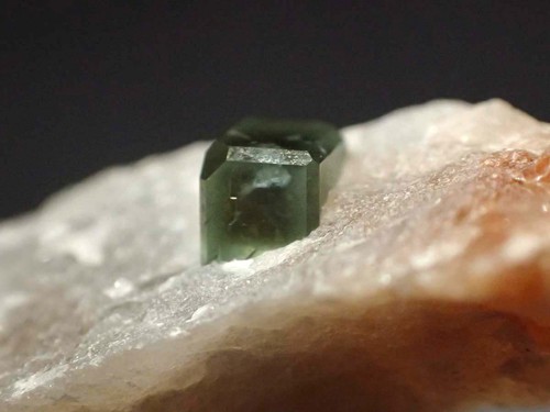 Boracite 316 circa 2x3x1 - , cm