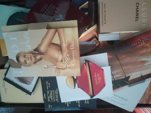 Collezione campioni profumi - di,