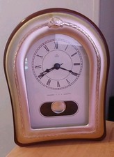 OROLOGIO DA TAVOLO A PENDOLO IN ARGENTO E LEGNO - CON BATTERIE - 20X15 CM