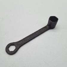 Spark plug wrench tool
