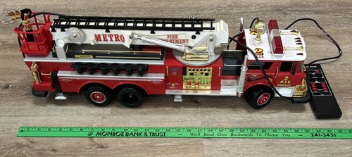 Camion dei pompieri nuovo - pompieri,