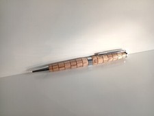 PENNA A SFERA IN LEGNO FATTA A