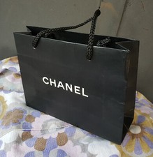 Piccola borsa shopper in carta Chanel nera usata cm 21,8 x 17